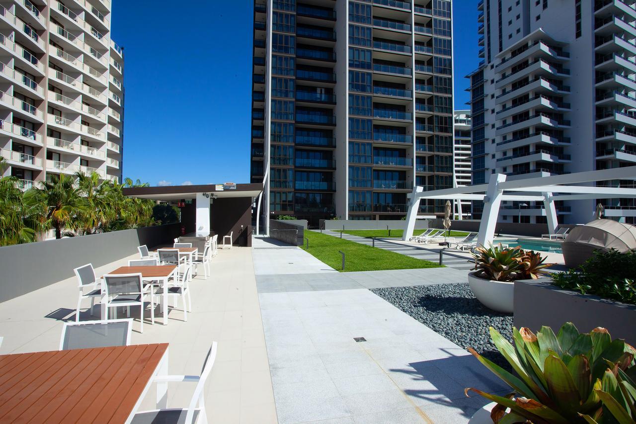 High Floor Ocean View Suites Broadbeach Гоулд Коуст Екстериор снимка
