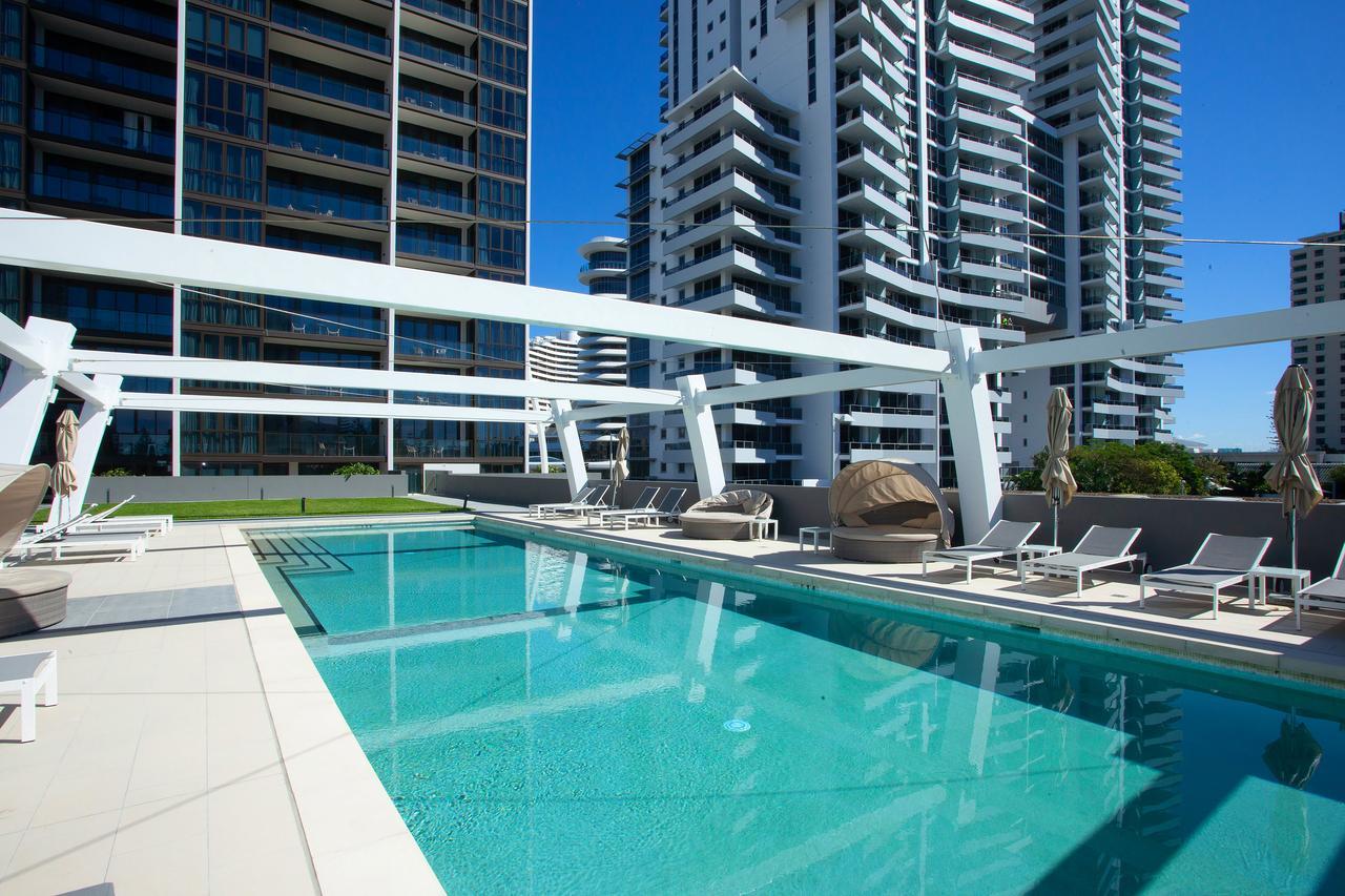 High Floor Ocean View Suites Broadbeach Гоулд Коуст Екстериор снимка
