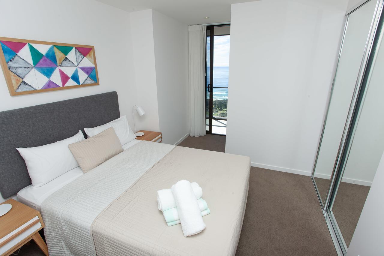 High Floor Ocean View Suites Broadbeach Гоулд Коуст Екстериор снимка