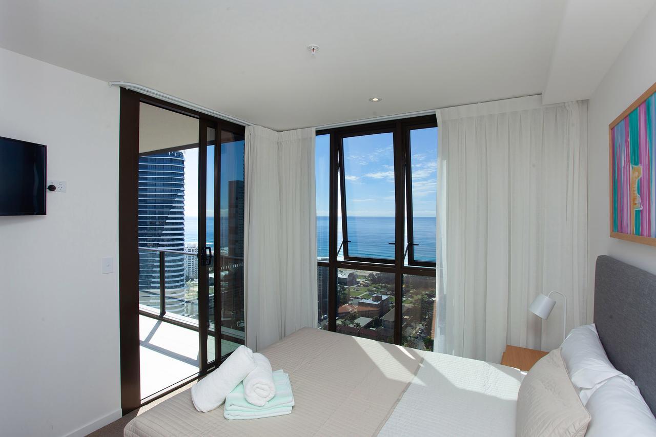 High Floor Ocean View Suites Broadbeach Гоулд Коуст Екстериор снимка