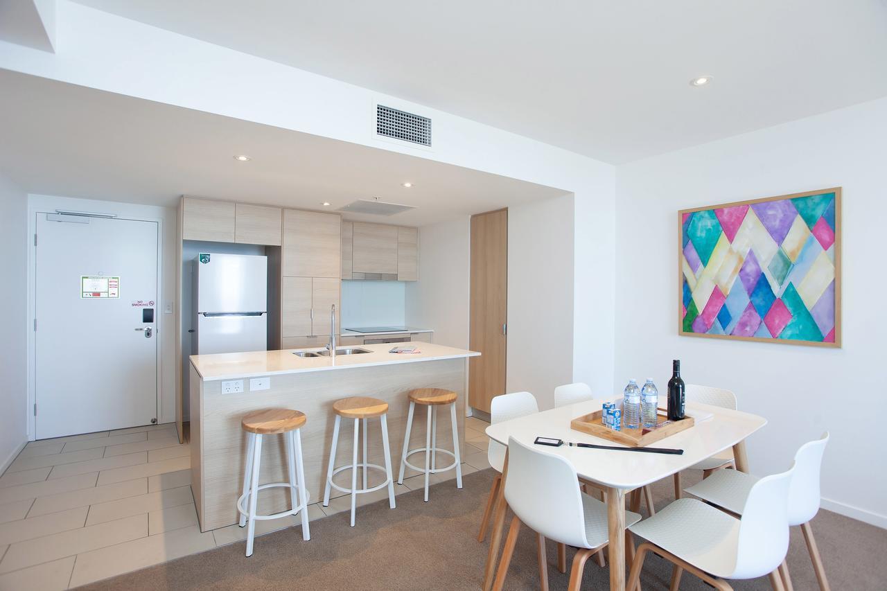 High Floor Ocean View Suites Broadbeach Гоулд Коуст Екстериор снимка